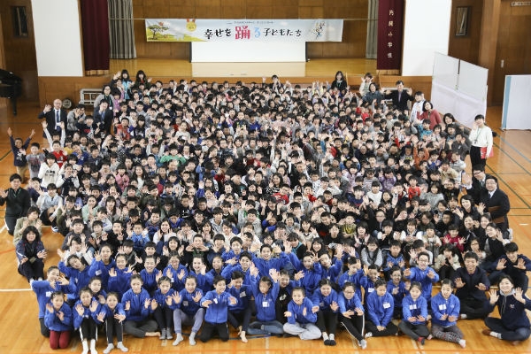 후쿠오카 소학교 학생들과