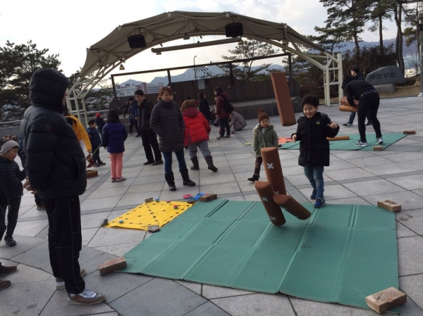 낙산공원_윷놀이