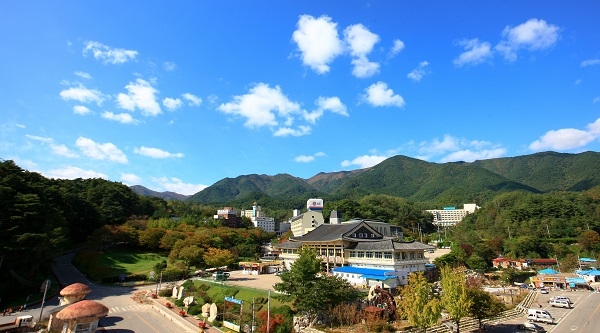백암온천 전경.