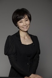 제8대 포항시립합창단 예술감독 겸 상임지휘자 장윤정(50세)씨.