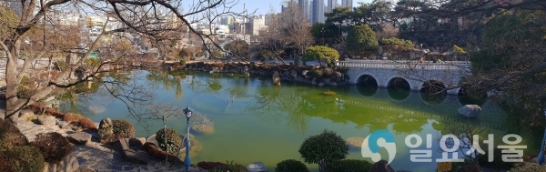 경남대학교 안에 있는 인공호수 월영지 © 창원시 제공