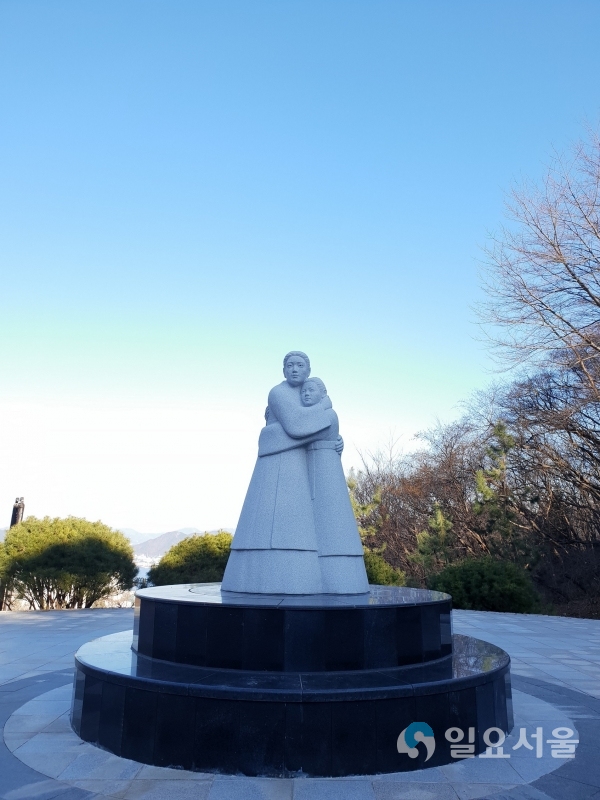 만날공원에 있는 모녀상 © 창원시 제공