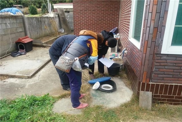 포항시 맑은물사업본부는 월 단위로 부과하던 상수도요금 연체료를 올해 2월부터 연체일수만큼 부과하는 방식으로 개선해 시민들의 부담을 줄였다.