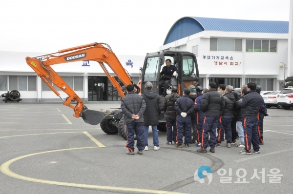 농업기계활용 전문인력양성 © 경상남도 제공