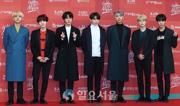 제33회 골든디스크 포토월 행사에 참석한 방탄소년단