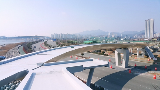 이순신대교 해변관광테마거리 상징관문
