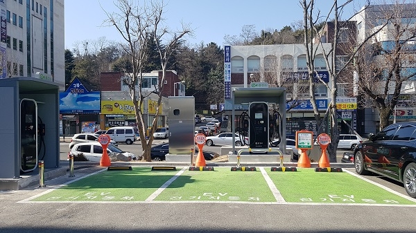 구미시청 전기자동차 충전소 전경.