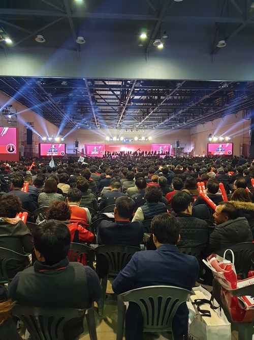​​27일 오후 2시 경기 일산 킨텍스에서 열린 자유한국당 3차 전당대회가 전국에서 몰린 지지 인파로 인산인해를 이루고 있다. [일요서울 | 정치팀]​​