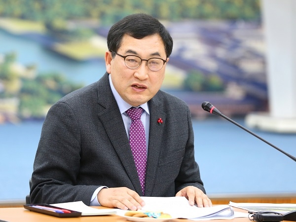 주낙영 경주시장이 지난 1월 언론간담회에서 2019년 시정방향에 대해 설명하고 있다.