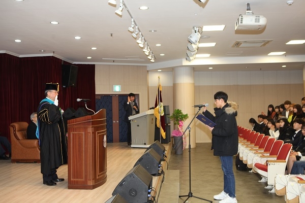 경주대학교(총장 이성희)가 2월 28일 본교 강당에서 신입생을 대상으로 입학식을 가지고 있다.