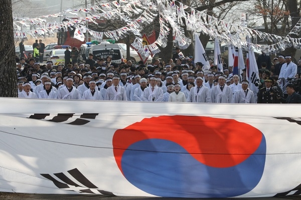 송라면 대전리에서 100주년 3.1절 기념행사가 거행되고 있다.