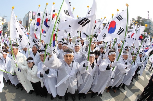 육거리에서 1만여 명의 시민들이 참여한 가운데 “3.1절 포항만세축제”가 성황리에 개최되고 있다.