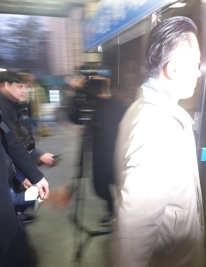 조사받기 위해 출석한 프리랜서 기자 김모씨 [뉴시스]