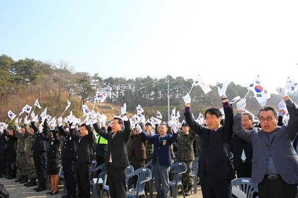 울진군(군수 전찬걸)은 제 100주년 3.1절 기념행사를 매화면 기미독립만세공원에서 개최했다.
