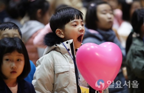 하품하는 어린이 ©함양군 제공