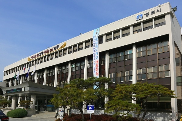 경주시가 올 해 경주시 교육경비보조금심의위원회(위원장 이영석 부시장)를 열고 2019년 교육경비보조금 102억 원을 심의·확정했다.