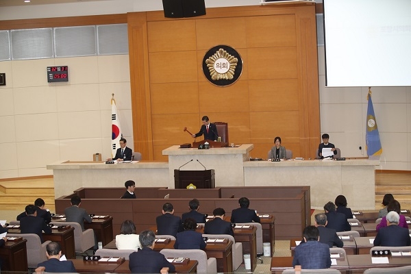 포항시의회가 4일 제258회 임시회를 개회하고 11일까지 의정활동에 들어갔다.