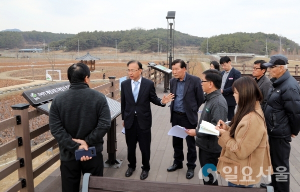 연꽃테마파크 현장 토론 © 함안군 제공