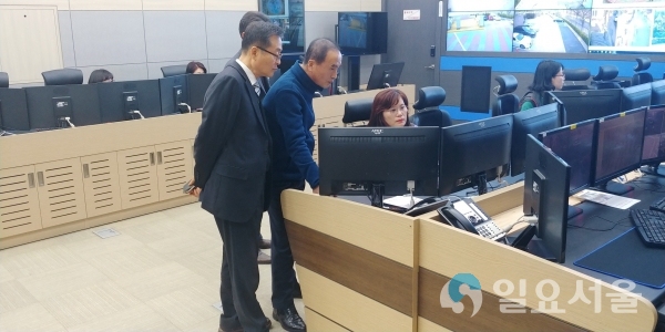 이현규 제2부시장이 창원시 CCTV통합관제센터를 방문 근무자들을 격려했다. © 창원시 제공