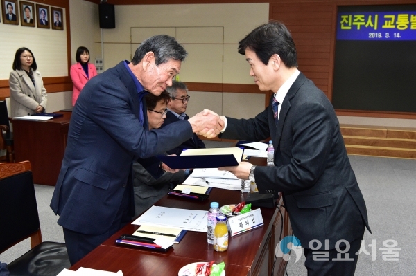 진주시 교통발전위원회 위원위촉 © 진주시 제공