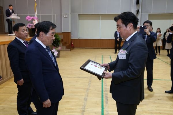 송춘규 의장 의정봉사상 수상