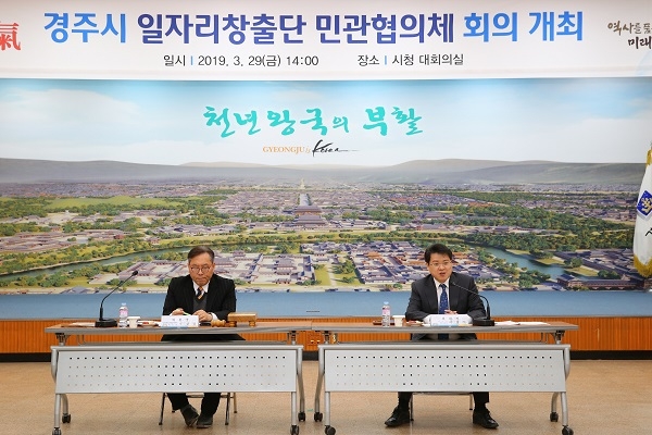 사진 왼쪽부터 오창석 공동위원장, 이영석 부시장.