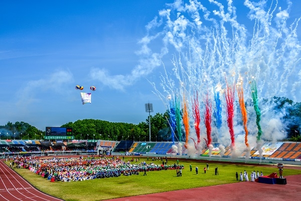 안동시 제59회 안동시민체육대축전이 오는 7일 오전 9시 안동시민운동장에서 ‘사랑 가득 시민체전 희망 가득 행복안동’이라는 슬로건 아래 개최된다.(사진 지난해 대축전).