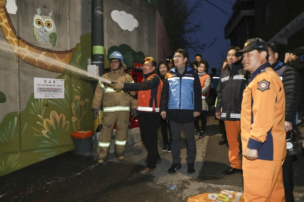 안심마을투어에는 성동소방서 관계자를 비롯해 각 분야 전문가들과 함께 해 각 시설물을 직접 확인하고, 설명하는 시간을 가졌다.