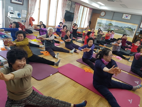 아리랑 체조교실 운영모습= 진도군 보건소 제공