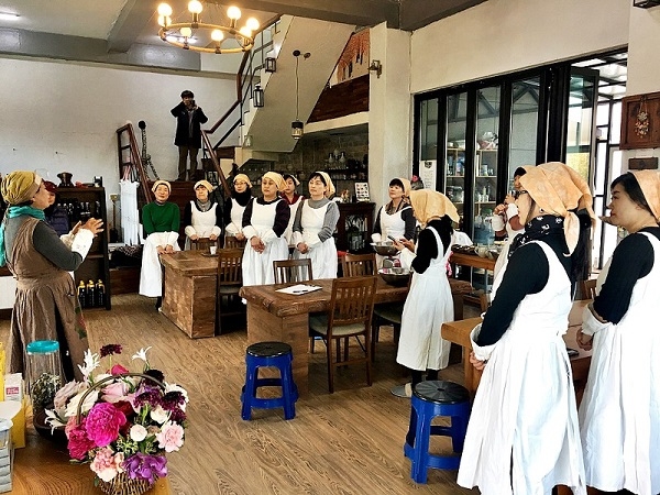 경주 하범곡 마을은 계절별로 농산물, 임산물 수확체험을 할 수 있고, 연중 상설로 전통 고추장, 된장 담그기 체험을 할 수 있어 가족단위 체험객들에게 인기를 끌고 있다.