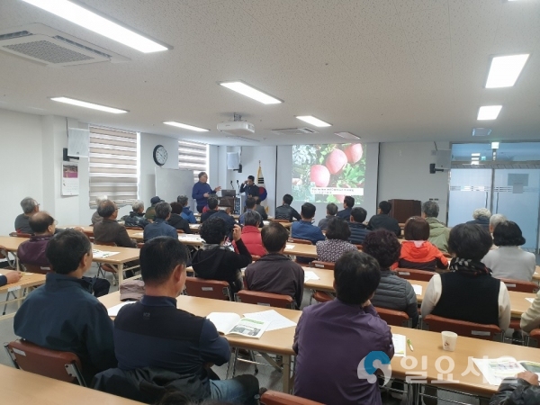 도농기원 산청서 해외전문가 초빙 사과 재배기술교육 © 산청군 제공