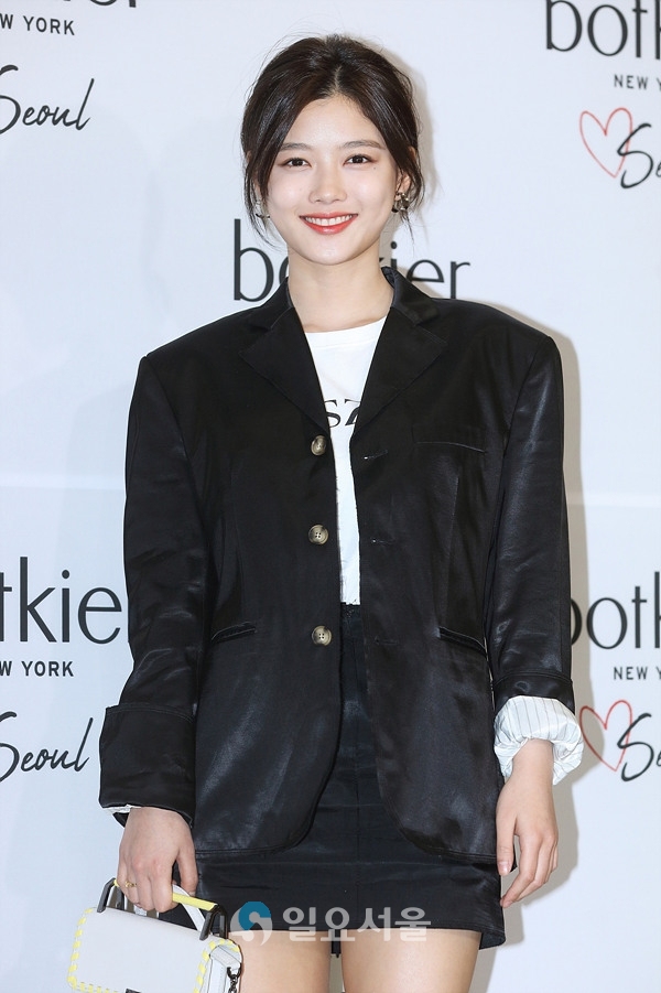 패션잡화 브랜드 행사에 참석한 김유정