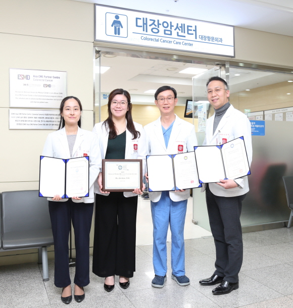 ▲왼쪽부터/ 칠곡경북대학교병원 대장암센터 박수연, 김혜진, 최규석, 박준석 교수