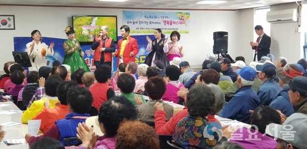 성산구 반송동 지역사회보장협의체 '찾아가는 작은 음악회' © 창원시 제공