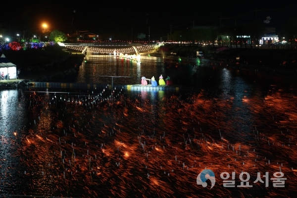 의병제전 달빛 낙화놀이     ©의령군 제공