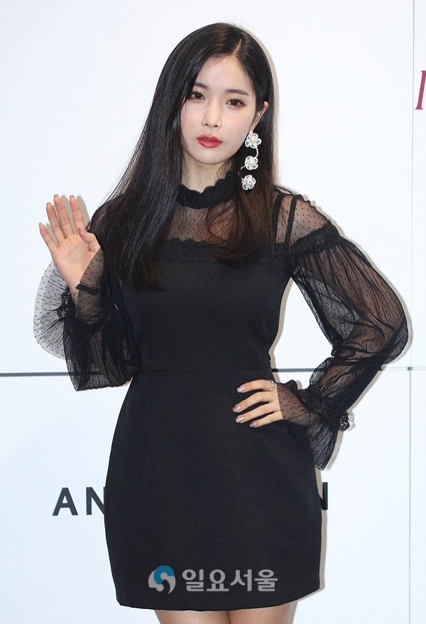 엠코르셋 란제리 패션쇼 참석한 조현영
