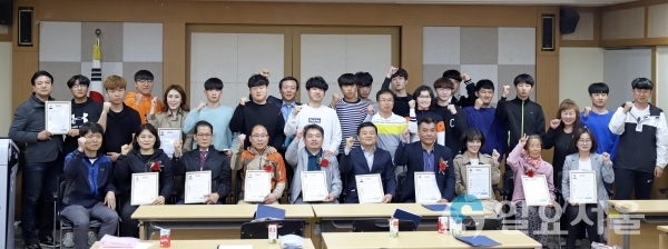 별도반 학부모 간담회-단체사진     © 한국폴리텍대학 진주캠퍼스 제공