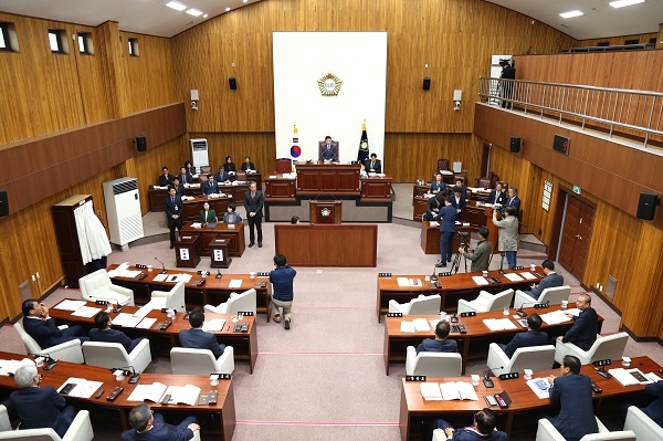 제241회 경주시의회 임시회 제2차 본회의를 29일 진행하고 있다.