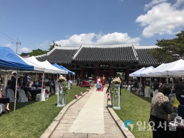 국가 사적 제484호 거제현 관아(기성관)에서 전통혼례     © 거제시 제공