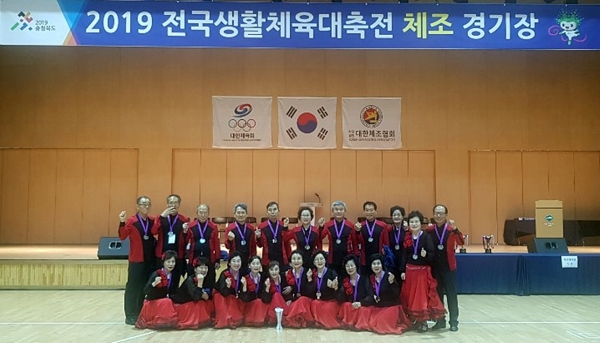 장흥군 노인복지관소속 생활댄스체조 언제나 청춘팀