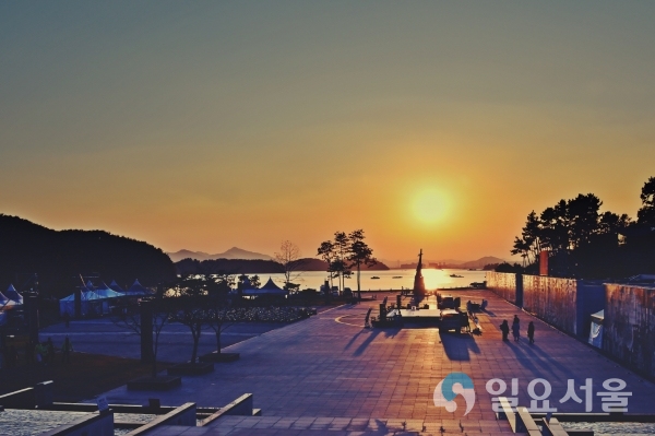 이순신 순국공원 일몰 풍경 © 남해군 제공
