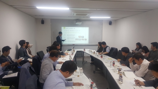 경북도가 지난 3일 경북의 사회적경제가 집적화된 밸리조성에 따른 다양한 의견을 개진하기 위해 도청 회의실에서 ‘경북형 소셜벤처밸리조성 타당성 용역’착수보고회를 가졌다.