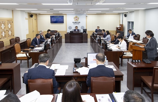 경북도의회 문화환경위가 제308회 임시회 기간 동안 2019년도 제1회 추가경정 세입‧세출 예산(안) 및 관광진흥기금 운용 계획(안)과 4건의 조례(안)을 심사했다.
