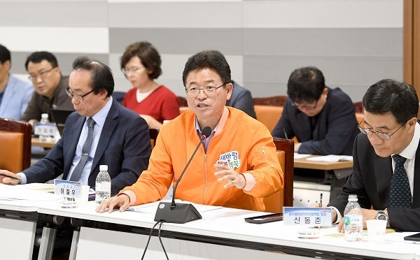 이철우 도지사가 8일 ‘대구경북 통합신공항 추진단(T/F)’ 킥오프 회의를 주재하고 있다.