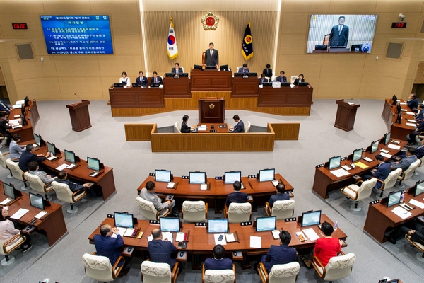 경북도의회가 15일간의 제308회 경북도의회 임시회를 추경예산 심사를 끝으로 활발한 의정활동을 마무리 했다.