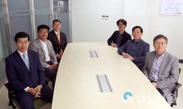 경남대학교 IPP사업단 교수 단체사진     © 경남대학교 제공
