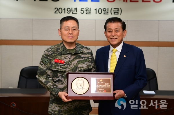 해병대2사단장 명예강화군민증 수여식