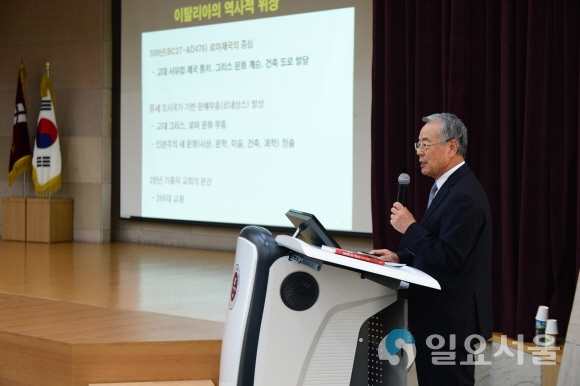 13일 오후 대구보건대학교 본관3층 대회의실에서 열린 바른문화교육 특강에서 김경석 대사가 강연을 하고 있다. 사진=대구보건대학교