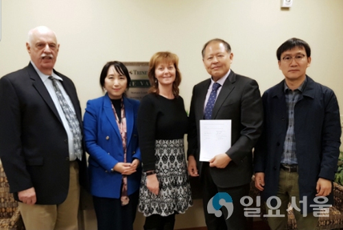 지난달 29일 한국발달장애재활학회 방문단이 미국 발달장애 국가공인 전문가 협회 본부 'NAQ'를 방문해 관계자들과 기념사진을 찍고 있다.(왼쪽에서 첫 번째 Art Dykstra 이사장, 네 번째 이근용 학회장). 사진제공=대구대학교