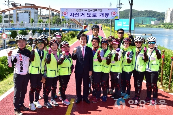 진주시 진양교~김시민대교 자전거도로 개통     © 진주시 제공